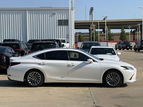 Used 2024 Lexus ES 350 Ultra Luxury w/ Accessory Package (Z2) FWD image 3