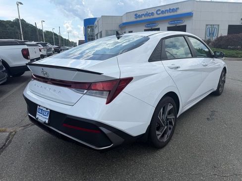 Used 2025 Hyundai Elantra Sport FWD image 5