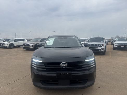 Certified 2025 Nissan Kicks SV image 4