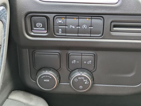 Used 2024 Chevrolet Tahoe LS image 25