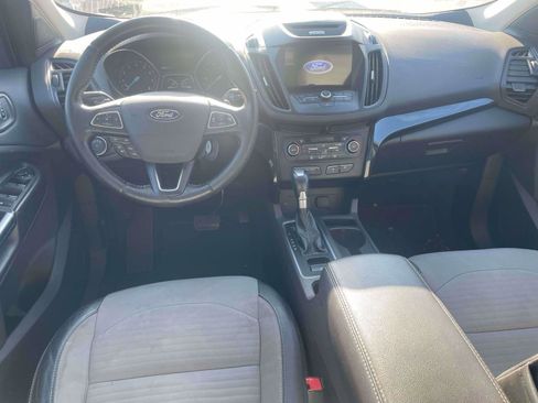 Used 2017 Ford Escape SE w/ Equipment Group 201A image 7