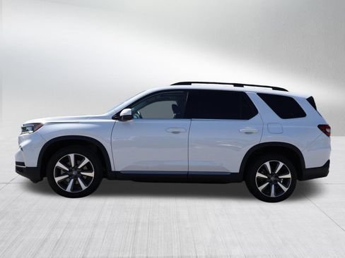 Used 2025 Honda Pilot Elite image 3
