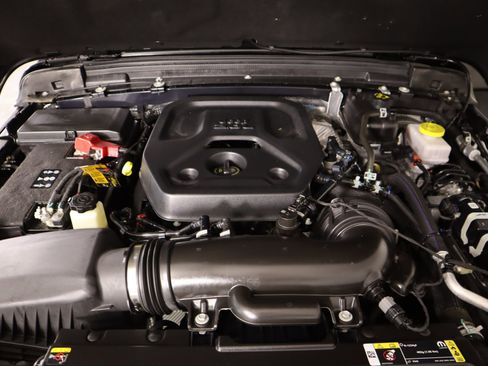 Used 2025 Jeep Wrangler Sport S image 19