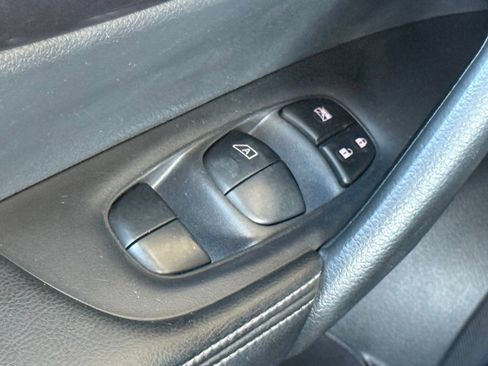 Used 2015 Nissan Rogue S AWD/4WD image 33