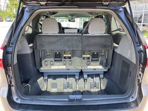 Used 2017 Toyota Sienna LE AWD/4WD image 33