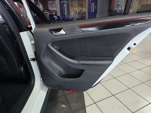 Used 2017 Volkswagen Jetta GLI FWD image 15