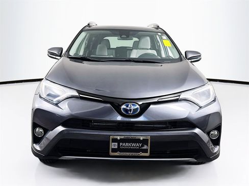 Used 2018 Toyota RAV4 XLE image 2