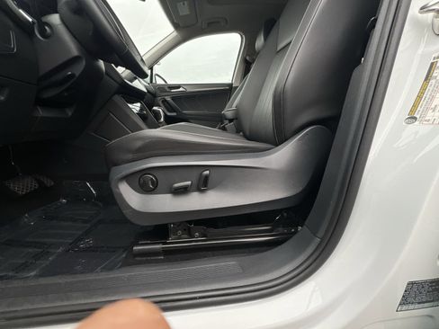 Used 2022 Volkswagen Tiguan SE image 14