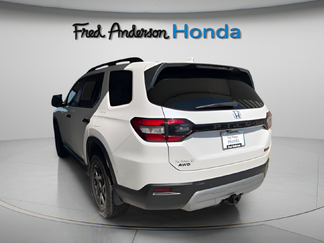 Certified 2025 Honda Pilot TrailSport image 7