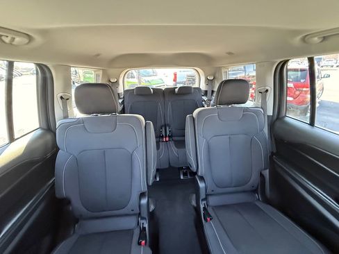 Used 2023 Jeep Grand Cherokee L Laredo w/ Luxury Tech Group I image 15