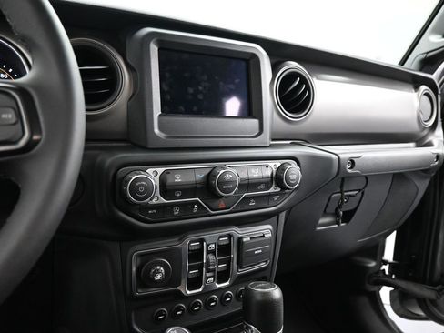 Used 2023 Jeep Gladiator Sport AWD/4WD image 12