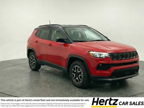 Used 2025 Jeep Compass Trailhawk AWD/4WD image 1
