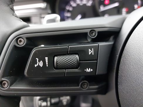 Certified 2026 Porsche Macan AWD/4WD image 19