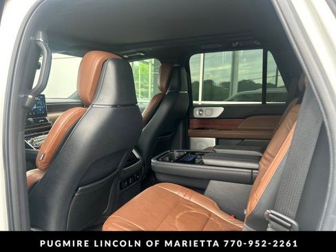 Used 2023 Lincoln Navigator Reserve AWD/4WD image 4
