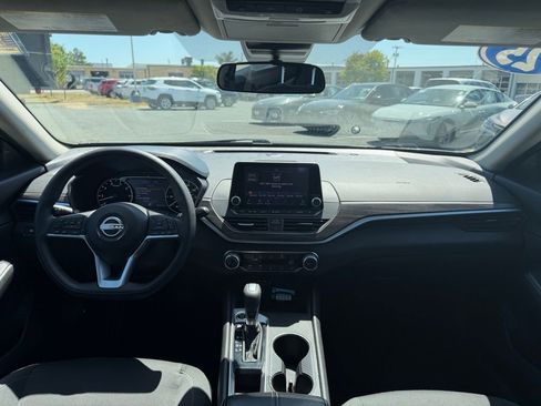 Used 2025 Nissan Altima 2.5 SV image 37