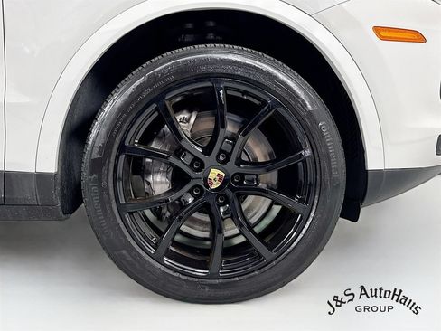 Used 2023 Porsche Cayenne Platinum Edition AWD/4WD image 39