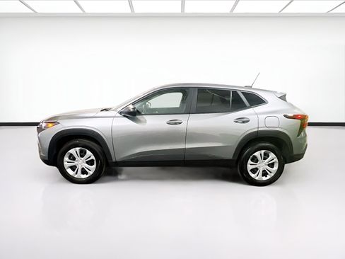 Used 2025 Chevrolet Trax LS FWD image 21