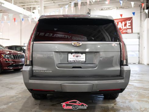Used 2018 Cadillac Escalade ESV Premium Luxury image 6