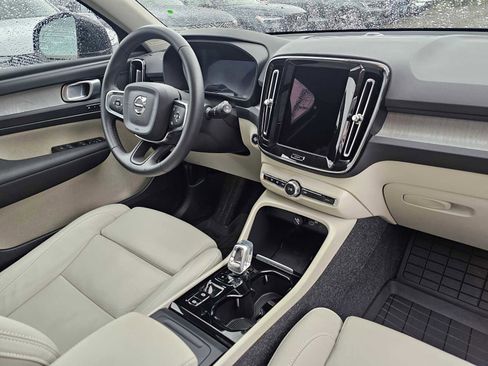 Used 2025 Volvo XC40 B5 Plus w/ Protection Package Premier image 11