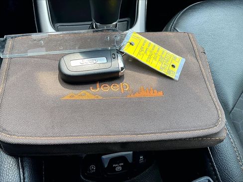 Used 2018 Jeep Compass Latitude w/ Popular Equipment Group FWD image 15