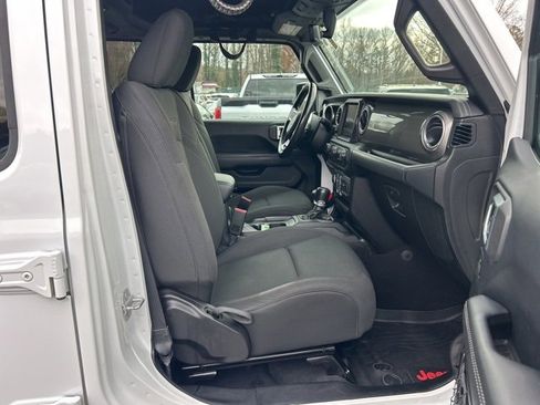 Used 2018 Jeep Wrangler Unlimited Sahara image 14