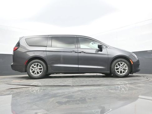 Used 2023 Chrysler Voyager LX FWD image 58