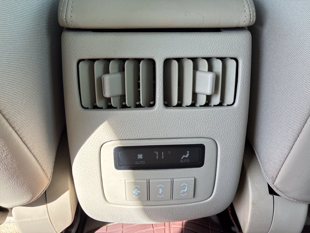 Used 2011 Cadillac DTS Luxury FWD image 21