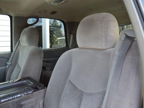 Used 2005 Chevrolet Tahoe LS image 12