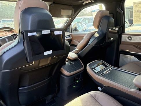 New 2025 Lincoln Navigator Black Label image 17