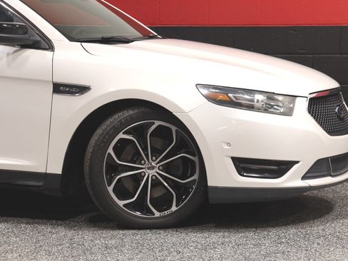 Used 2013 Ford Taurus SHO image 3
