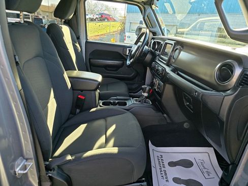 Used 2020 Jeep Gladiator Sport w/ Quick Order Package 24S image 12