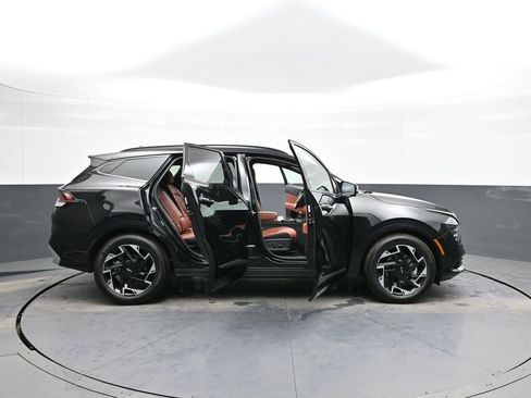 Certified 2025 Kia Sportage SX image 42