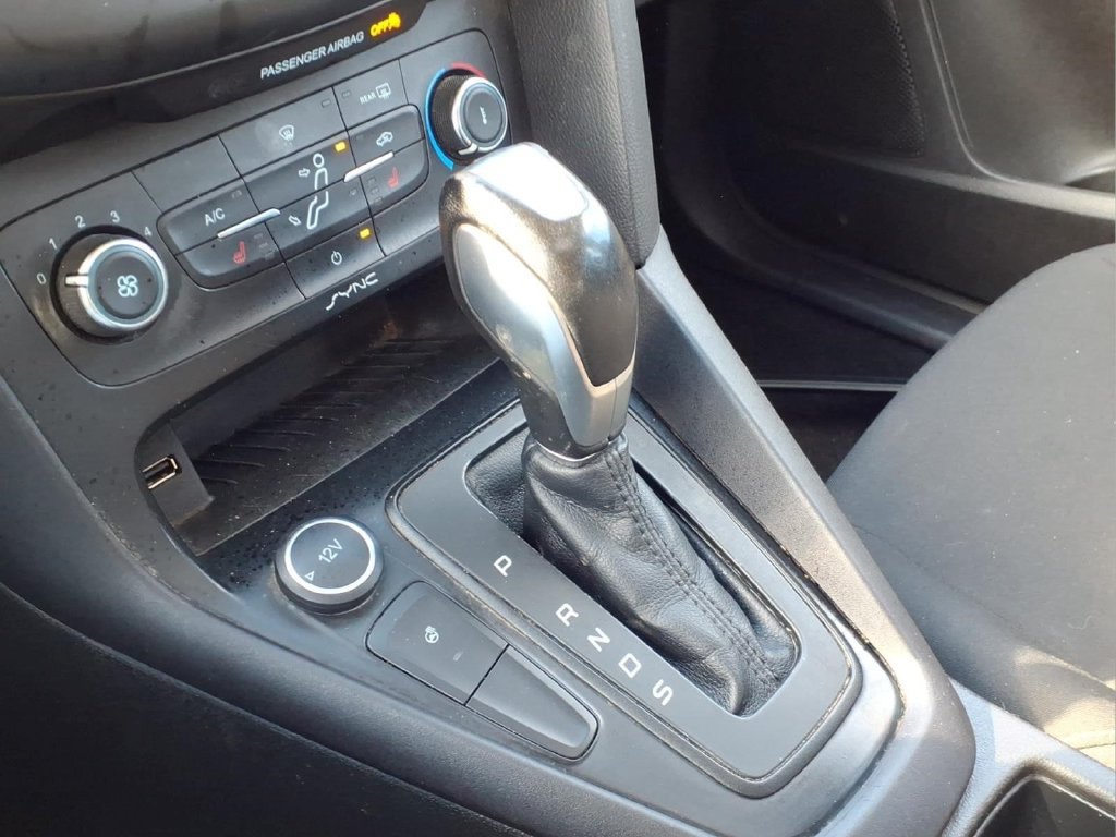 Used 2015 Ford Focus SE w/ SE Sport Package FWD image 24