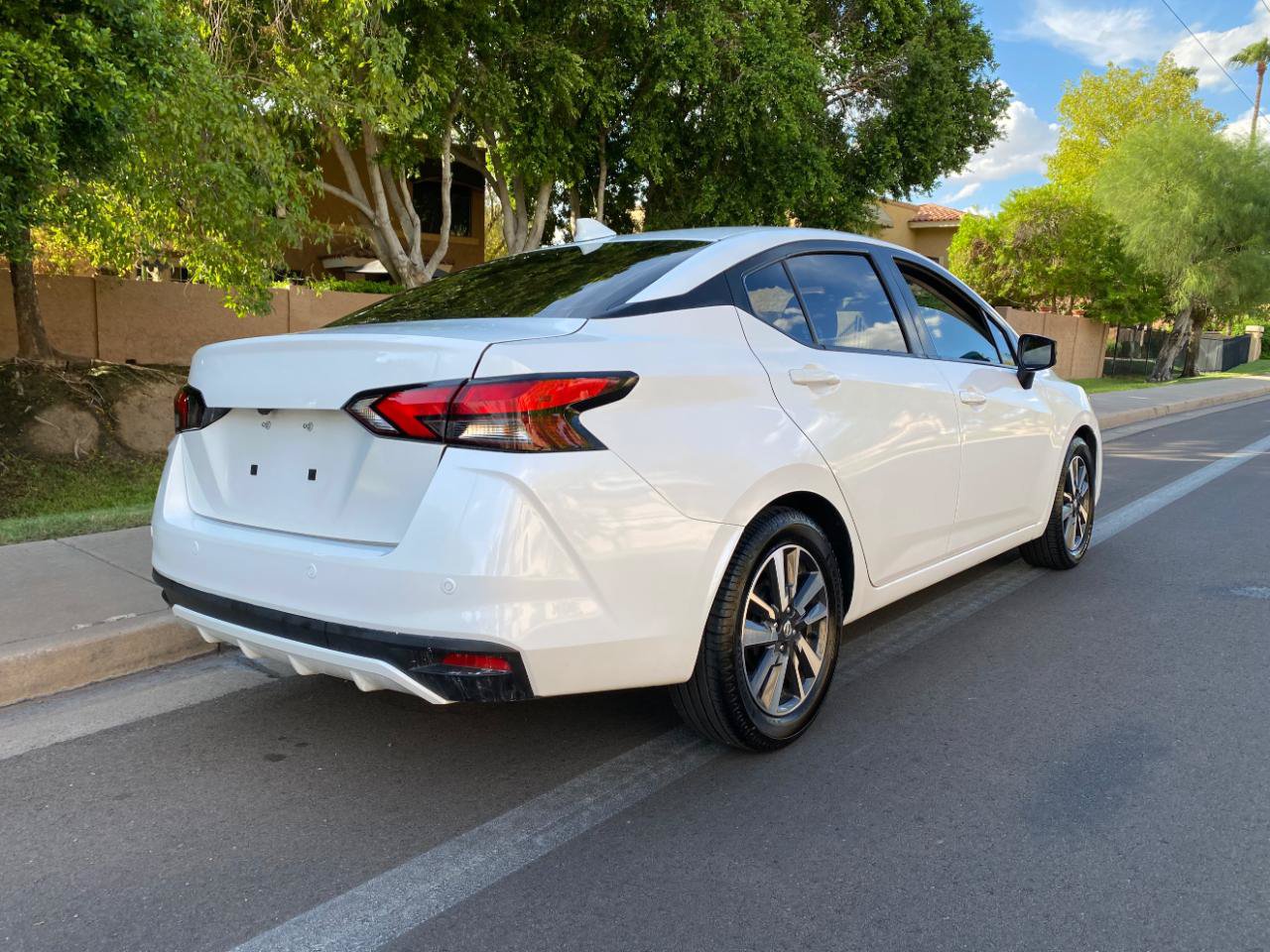 Used 2022 Nissan Versa SV FWD image 6