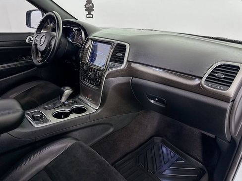 Used 2018 Jeep Grand Cherokee Laredo AWD/4WD image 32