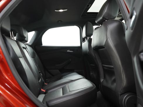 Used 2018 Ford Focus ST w/ Equipment Group 402A FWD image 12