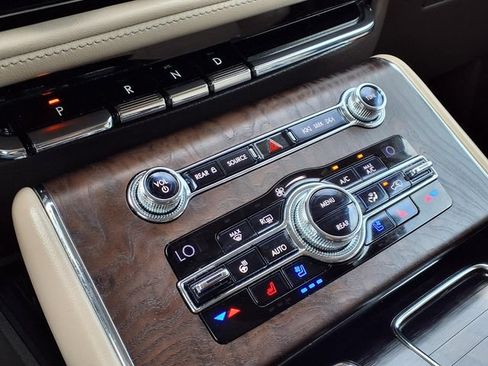 Used 2020 Lincoln Aviator Reserve w/ Elements Package Plus RWD image 14