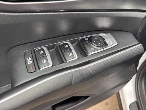 Used 2024 Kia Sorento S image 14