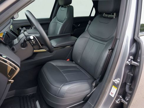 Used 2025 Land Rover Range Rover Sport SE AWD/4WD image 10