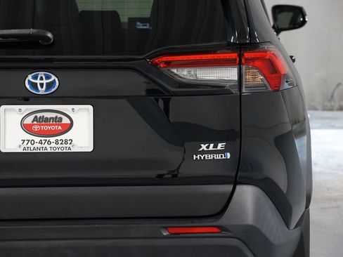 Certified 2022 Toyota RAV4 XLE Premium AWD/4WD image 10