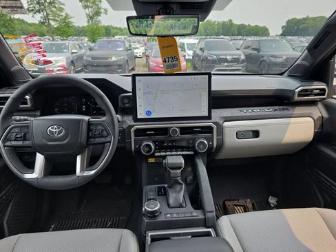 Used 2025 Toyota Tacoma Limited AWD/4WD image 10