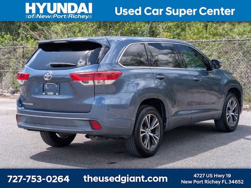 Used 2019 Toyota Highlander LE FWD image 5