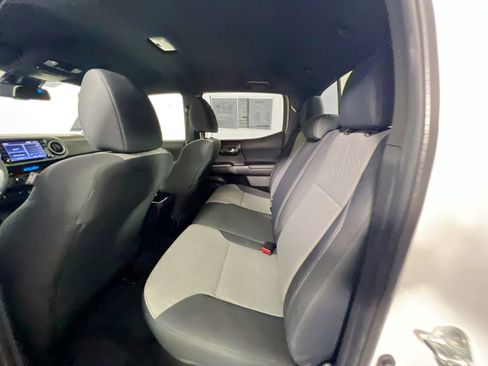 Used 2022 Toyota Tacoma TRD Sport w/ Technology Package image 29