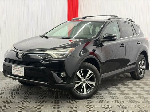 Used 2018 Toyota RAV4 XLE AWD/4WD image 4