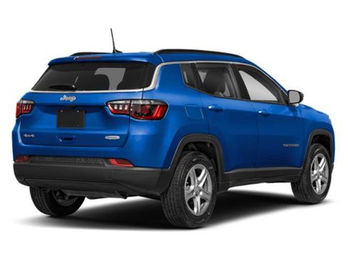 Certified 2023 Jeep Compass Latitude w/ Convenience Group AWD/4WD image 3