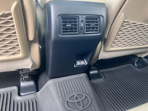 Used 2022 Toyota 4Runner Limited AWD/4WD image 15