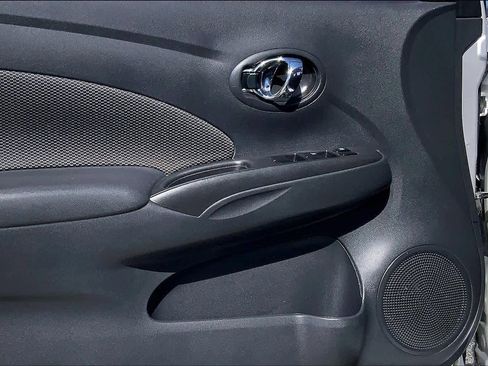 Used 2017 Nissan Versa SV image 21