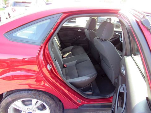 Used 2013 Ford Focus SE FWD image 31