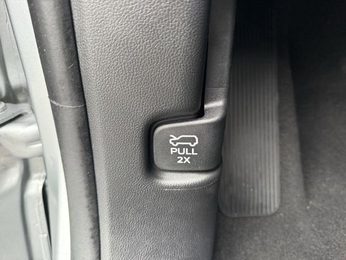 Used 2025 Ford Explorer Active image 18