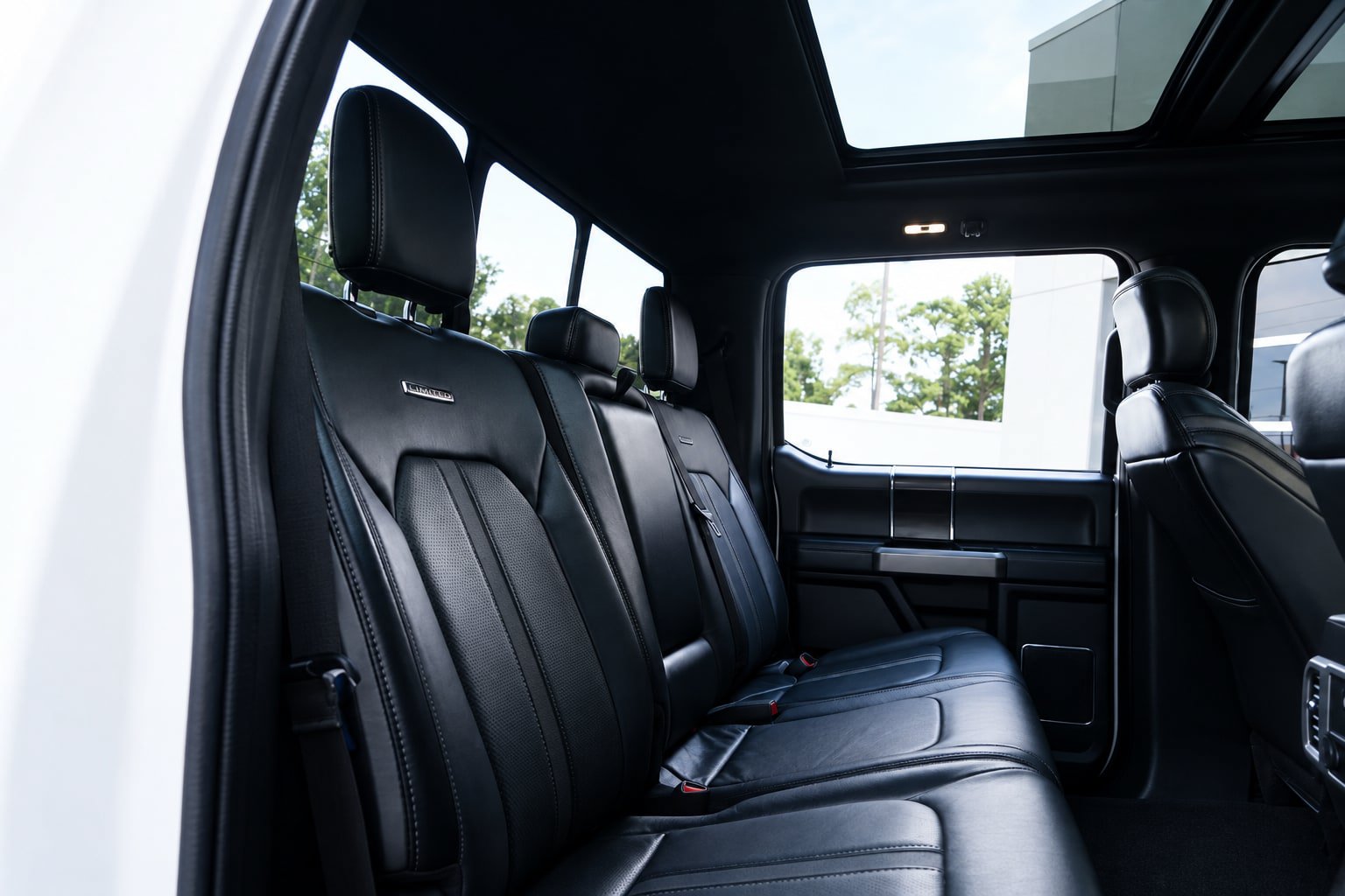 Used 2019 Ford F250 Platinum w/ Platinum Ultimate Package AWD/4WD image 28